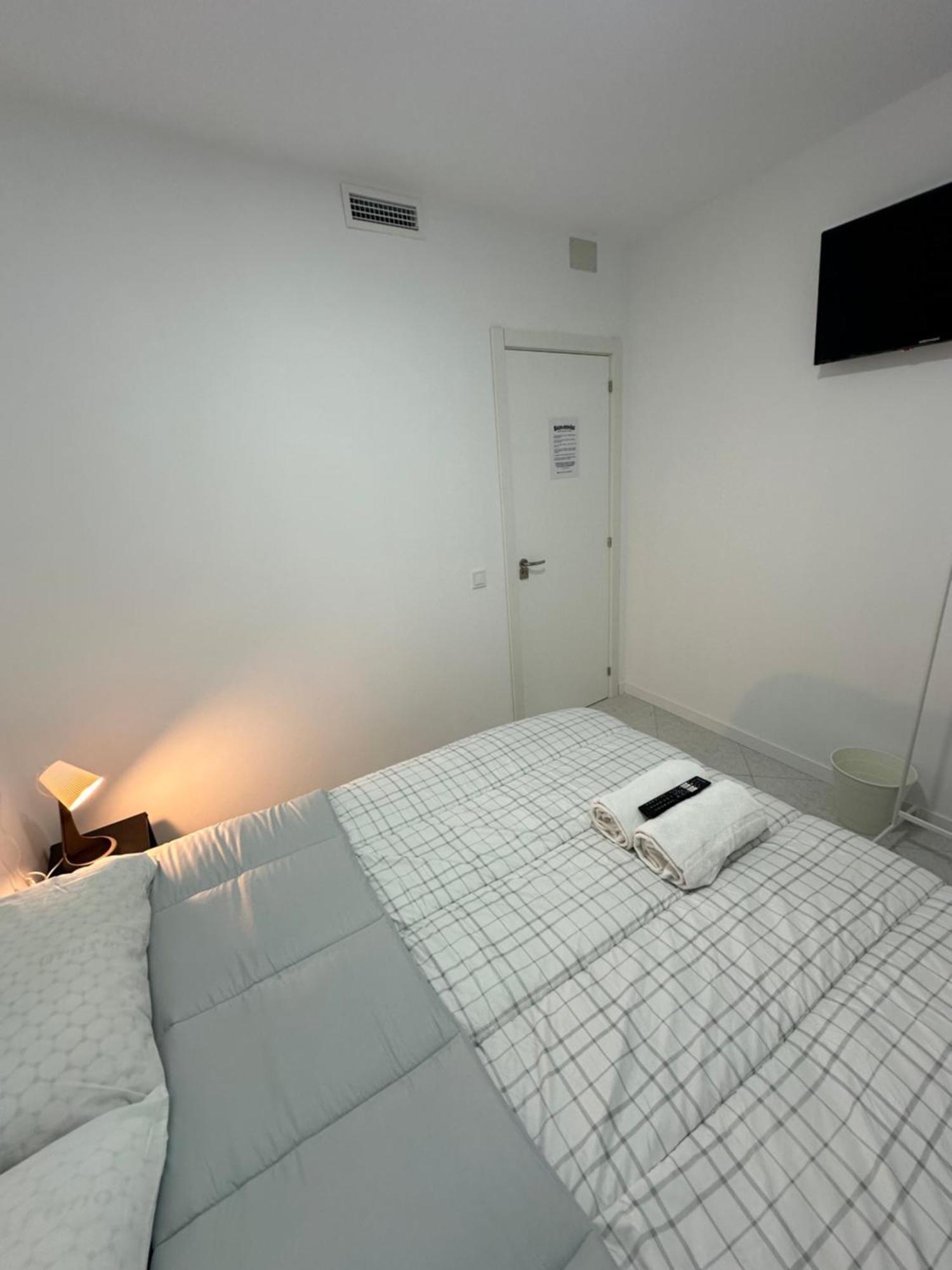 Rooms Mediavilla มาดริด ภายนอก รูปภาพ