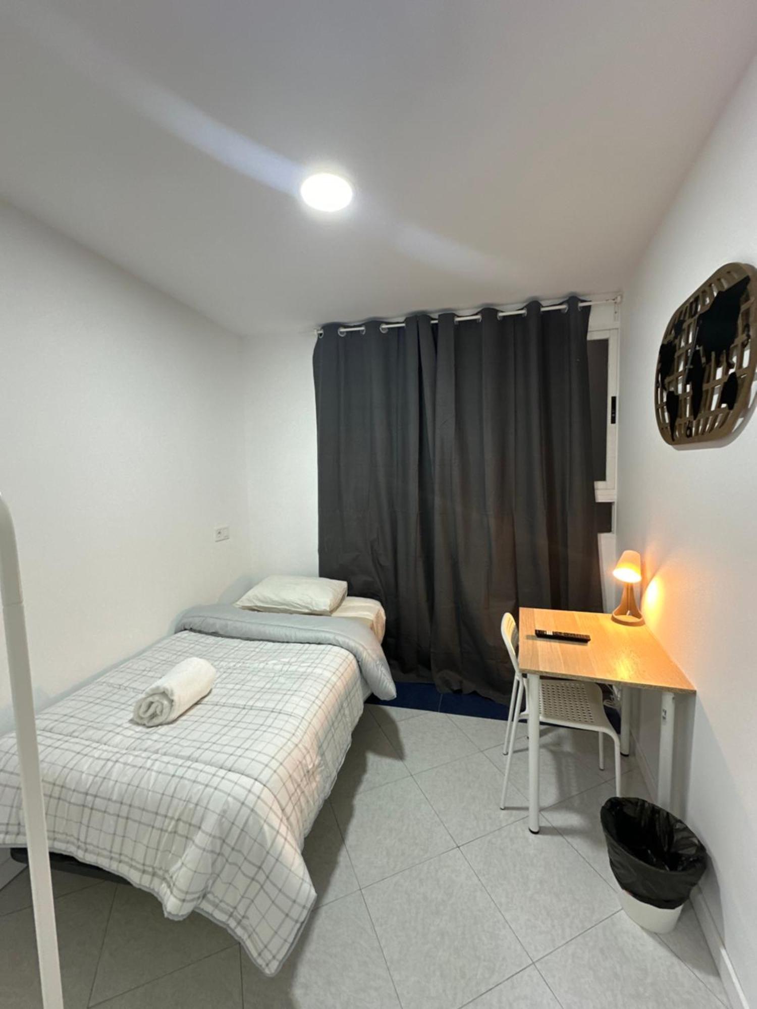 Rooms Mediavilla มาดริด ภายนอก รูปภาพ