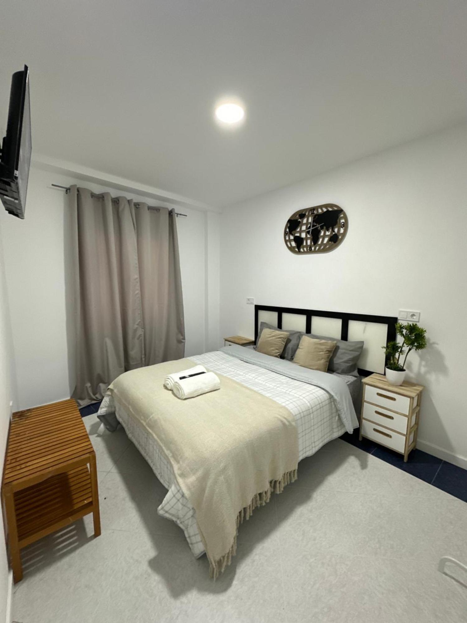 Rooms Mediavilla มาดริด ภายนอก รูปภาพ