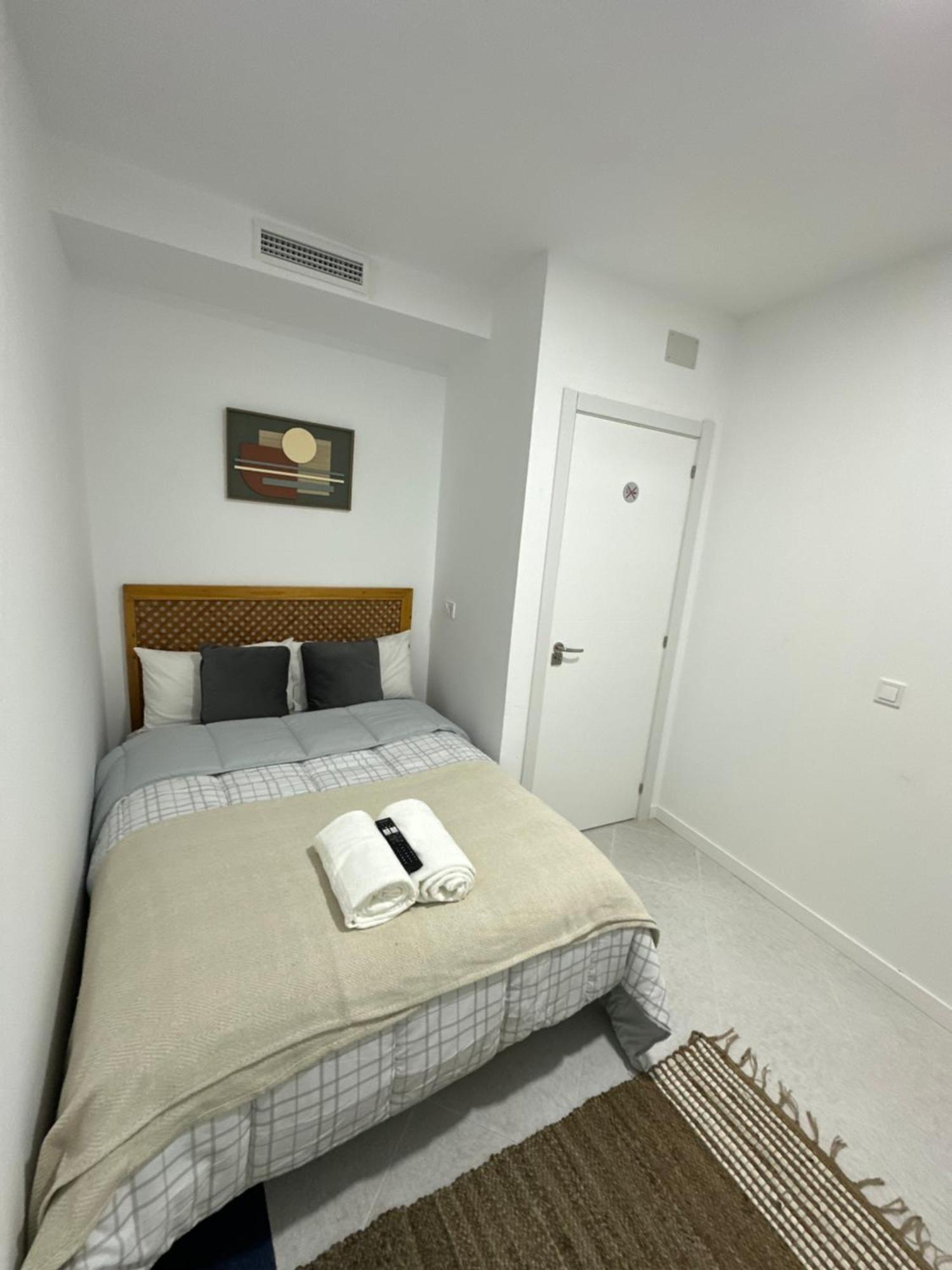 Rooms Mediavilla มาดริด ภายนอก รูปภาพ