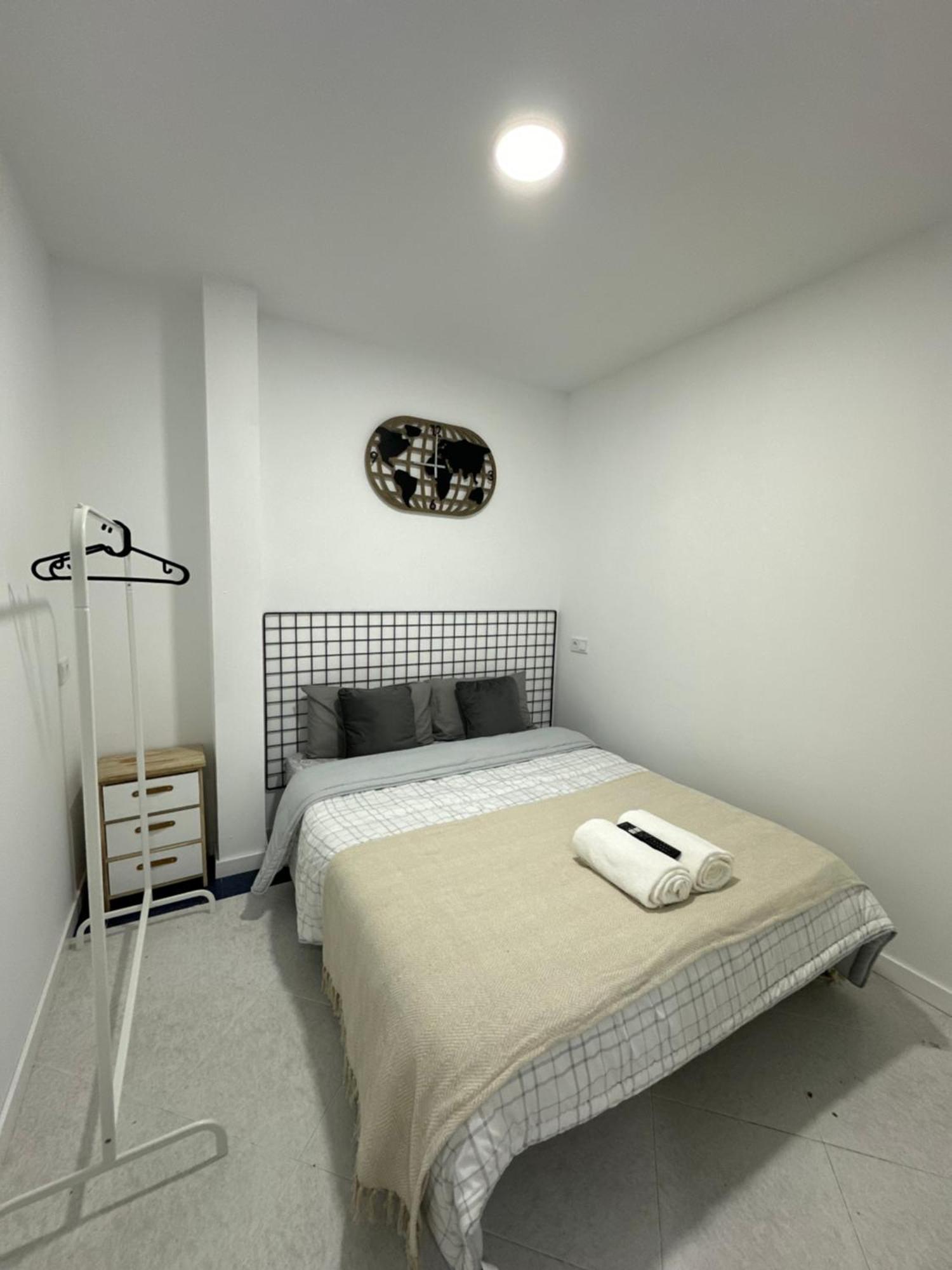 Rooms Mediavilla มาดริด ภายนอก รูปภาพ