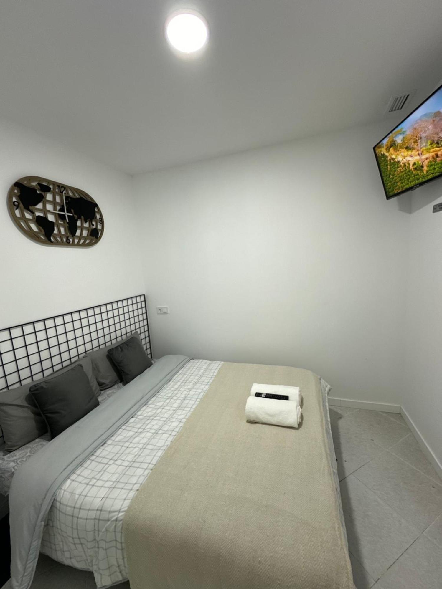 Rooms Mediavilla มาดริด ภายนอก รูปภาพ
