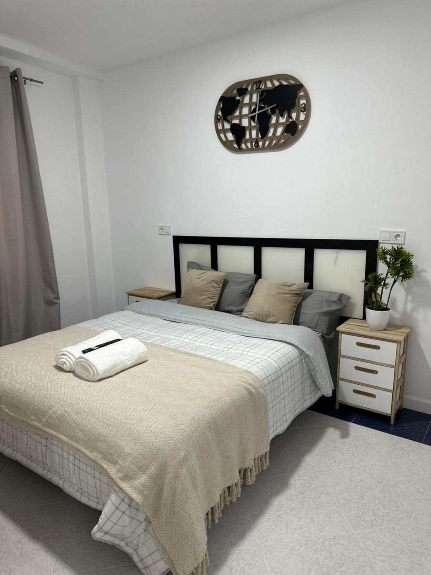Rooms Mediavilla มาดริด ภายนอก รูปภาพ