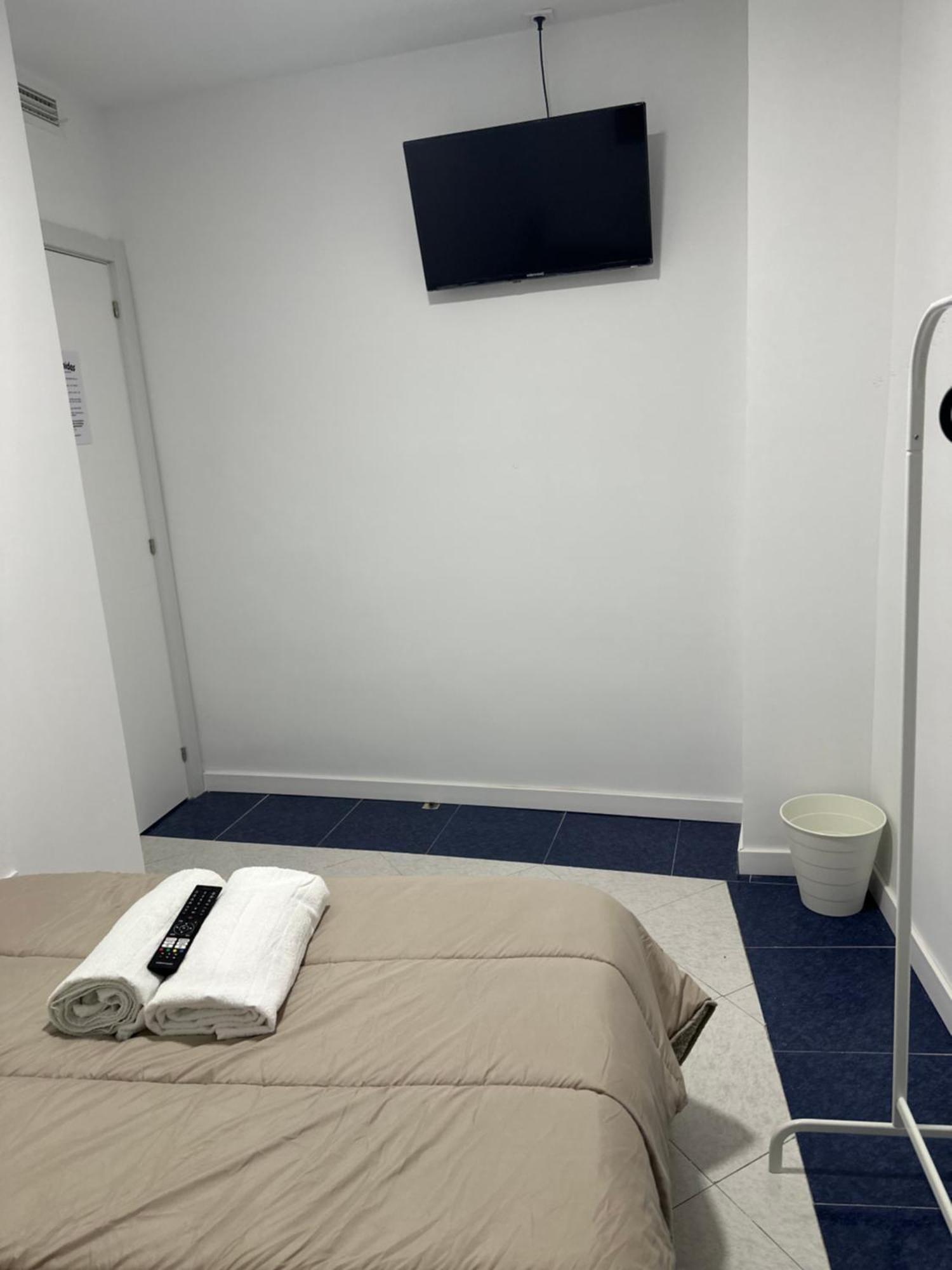 Rooms Mediavilla มาดริด ภายนอก รูปภาพ