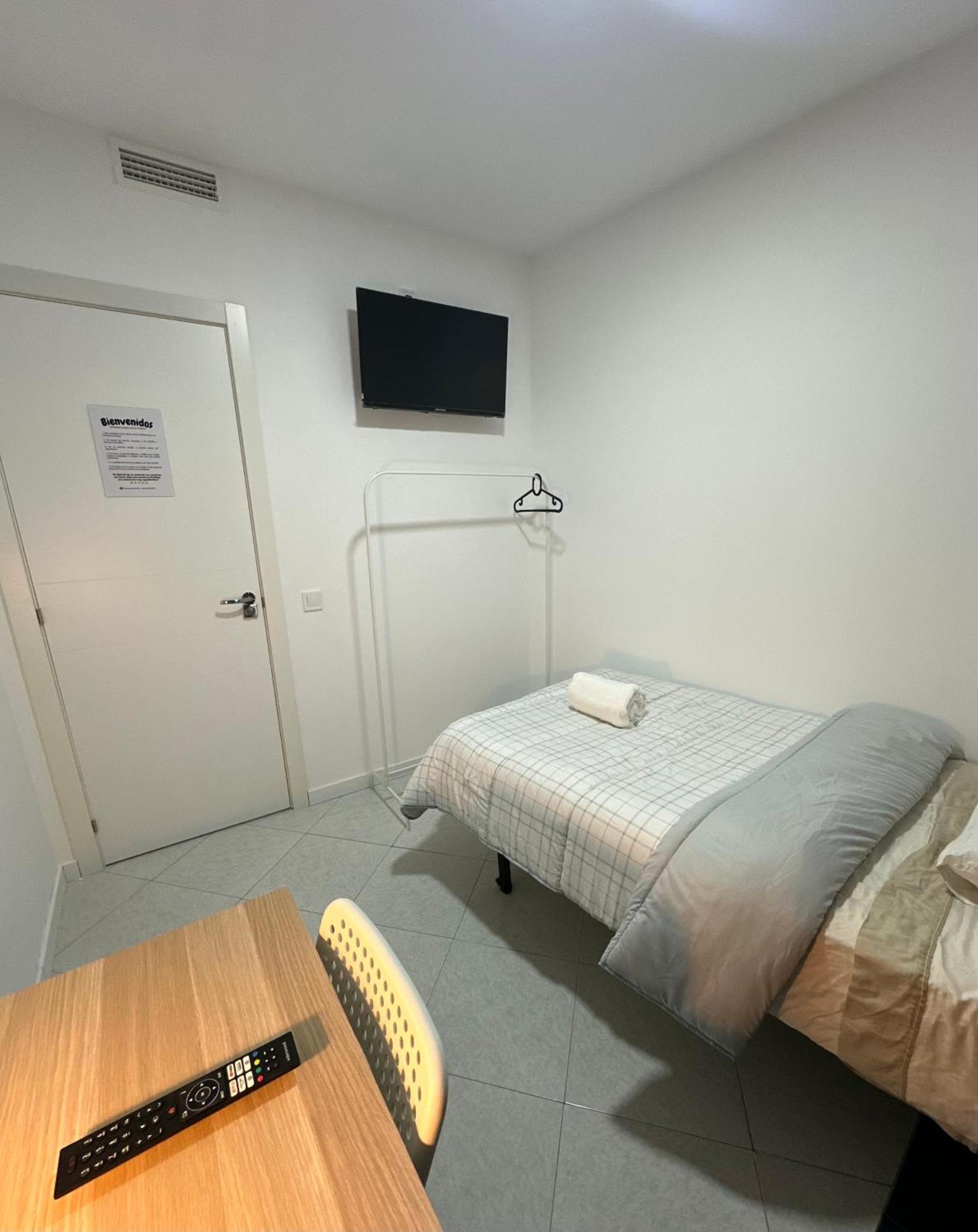 Rooms Mediavilla มาดริด ภายนอก รูปภาพ